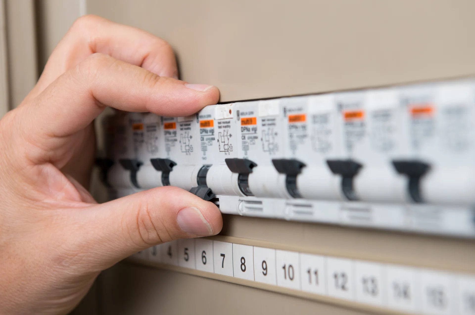 Electrician Niagara Park, licensed electricians serving Niagara Park